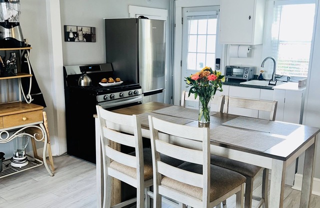 Ocean Breeze -Dog Friendly Cottage Steps 2 Beach Sleeps 6 - 100 yards to Beach!