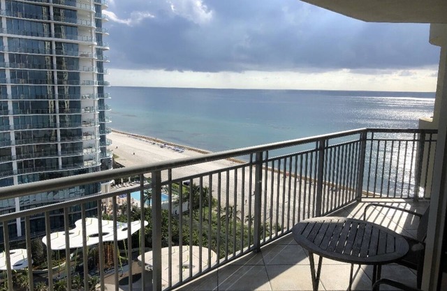 Ocean Front in Aventura direct to the Ocean, Sleeps 4 Adults,