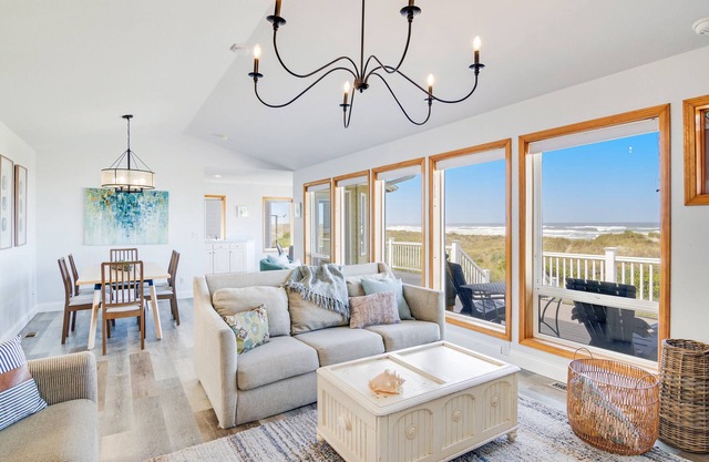 Ocean Front with Hot Tub, Dog Friendly!
