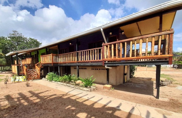 Ocean View Beachfront Purple Cabana 1, AC, Wi-Fi, Swm Pool Access...
