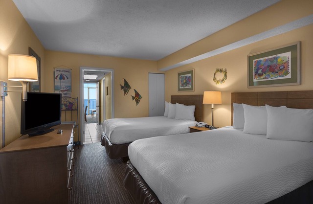Oceanfront Double Suite w/Private Balcony + Official On-Site Rental Privileges