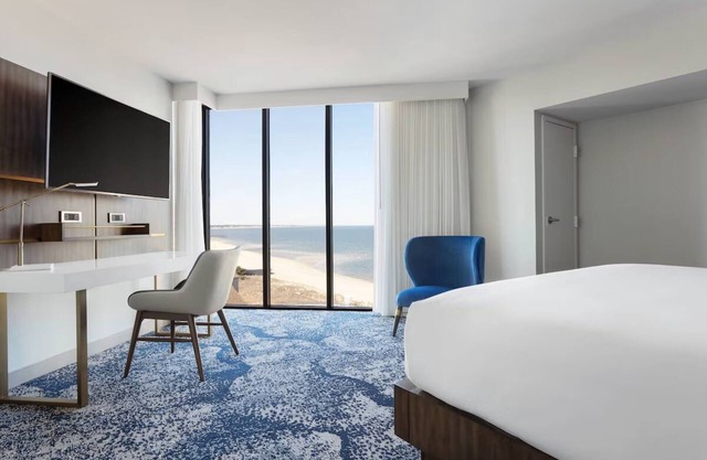 Oceanfront Getaway! Pool, Restaurant & Trails Nearby!
