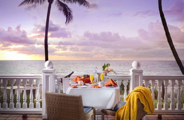 OCEANFRONT Suite in a Beautiful Resort Located Right On The Sand!