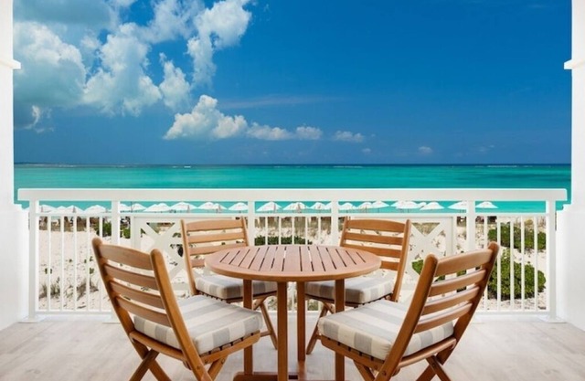 Oceanfront Resort Suite | All-Inclusive, Lagoon-Style Pool & Paddleboards