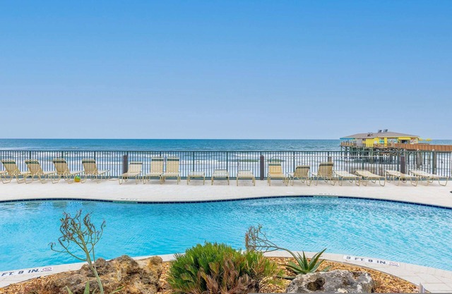 Oceanfront Apt at Sunglow Resort Seaside Suite