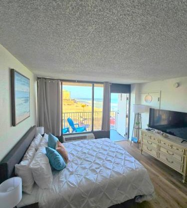 Oceanview Studio Condo w Balcony - Castaways Beach Resort