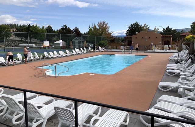 Off season rates. Fire table, steps to pool fantastic view!