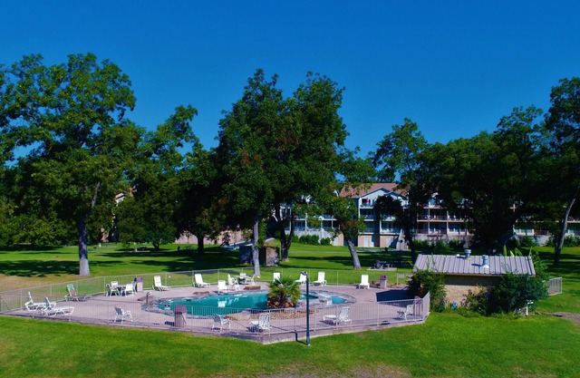 Off the Hook Chardonnay Getaway, Watewheel Condos On The River, pet friendly