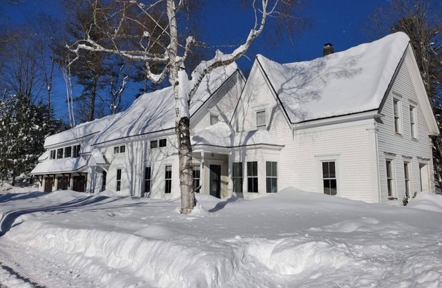 Okemo Ski Retreat sleeps 16 comfortably and 1 mile to the mountain