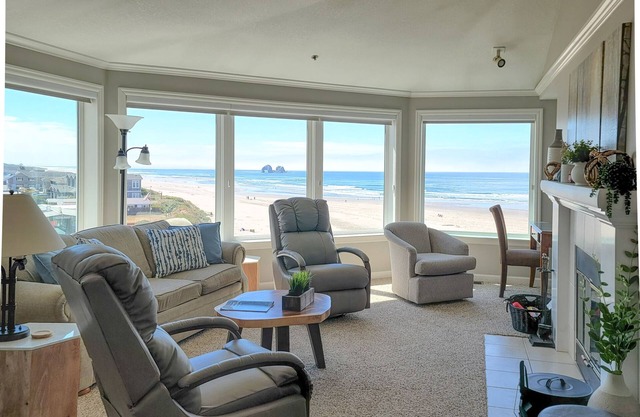 ON the beach in Rockaway with panoramic views!