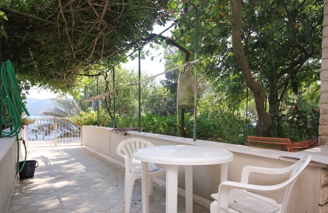 One bedroom apartment near beach Viganj, Pelješac (A-633-e)