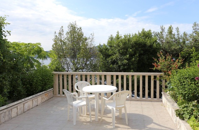 One bedroom apartment near beach Viganj, Pelješac (A-10116-e)