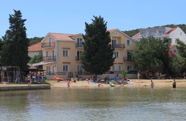 One bedroom apartment near beach Kraj, Pašman (A-3460-a)