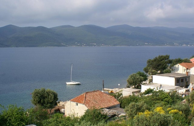 One bedroom apartment with terrace and sea view Viganj, Pelješac (A-260-c)