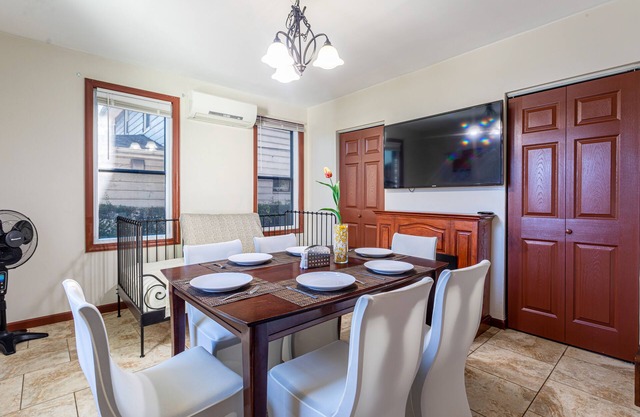 One Bus Stop to NYC-EWR Airport 4BR House+Hot Tub+Free Parking