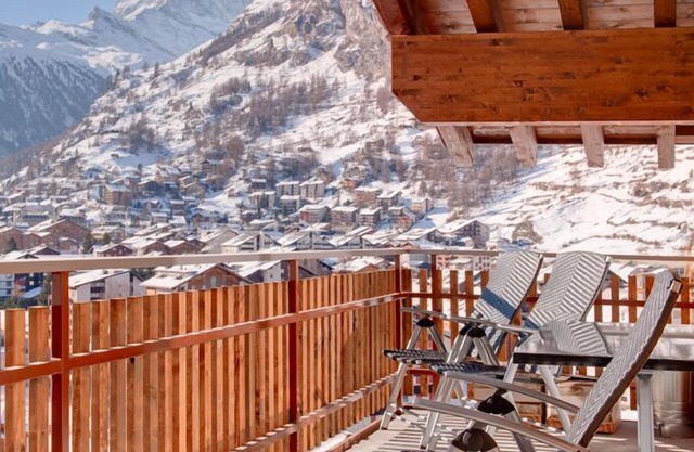 Open-plan 3 Bedroom Loft Apartment With Stunning Views Of The The Matterhorn.