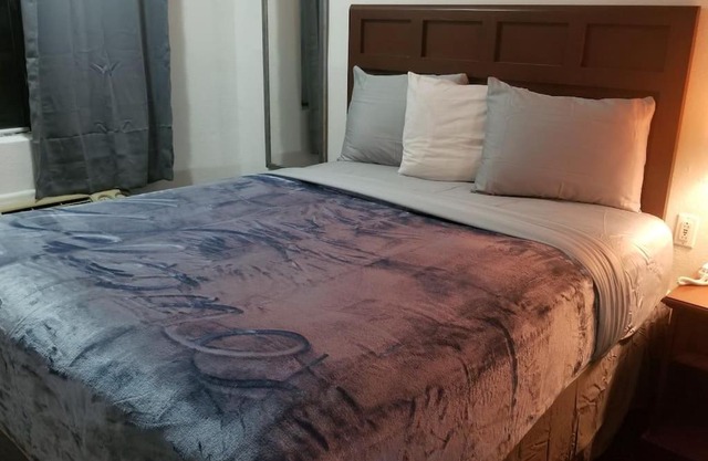 OSU King Bed Hotel Room 109 Wi-Fi Booking