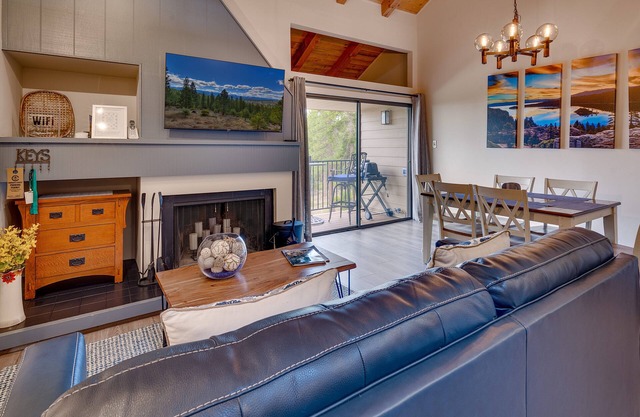 Our Blue Lake: 4 BR, 2 BA Townhouse in Carnelian Bay, Sleeps 10