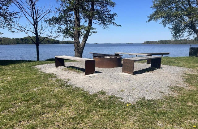 OWN HOUSE, CLOSE TO WORK ESKILSTUNA STRÄNGNÄS, 1H STOCKHOLM, PARKING, WIFI, LAUNDRY