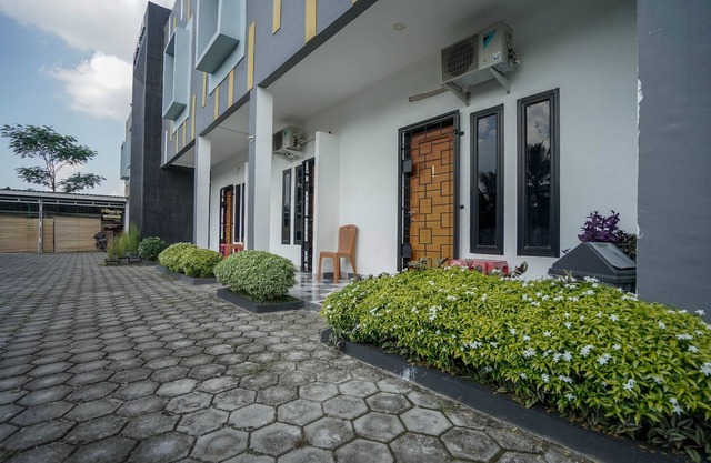 OYO 1266 Green Palm Kostel Syariah