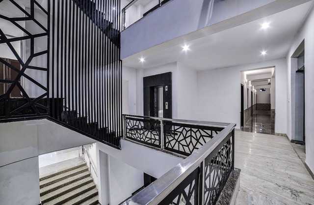 OYO 13637 Crown Residency
