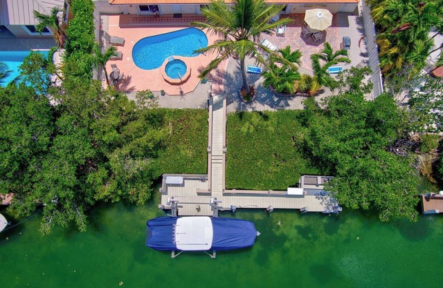 P13 - 3 Bedroom Home with Private Pool
