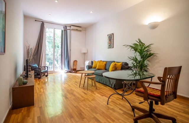 P2ARI1046 - Magnific 2Bed Apartment in the City Ce