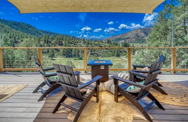 PANORAMIC CHIMNEY ROCK VIEWS