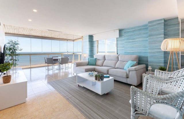 Panoramic Seaviews throughout Condo. Luxury remodeled AIRCO- WIFI FREE. AG BERMUDAS 7A