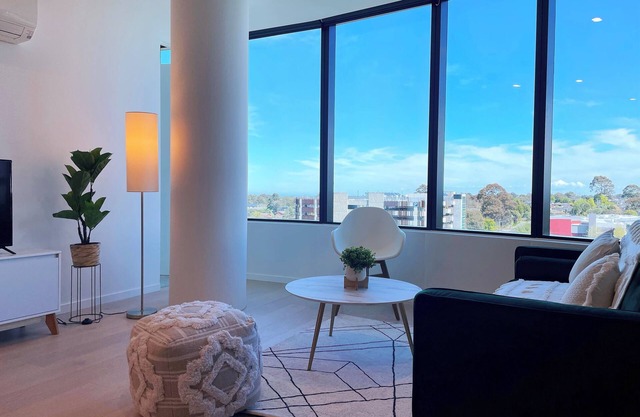 Panoramic Views! Spacious 2 Bed, 2 Bath Luxury Apartment w/Free Parking