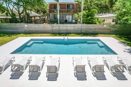 Paradise Palms- Tropic Suite- Pool - Steps to Ocean - 10 min to Downtown