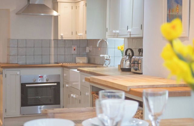 Pass the Keys | Walking distance to beach and castle. Sleeps 8.