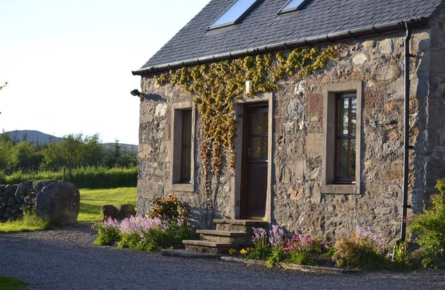 Peaceful, cosy cottage in idyllic Highland Perthshire in beautiful scenery