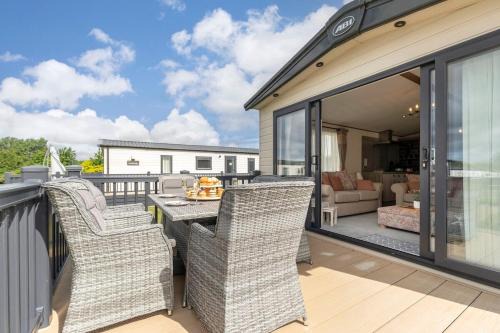 Peaceful Millers Lodge at The Cotswold Water Park