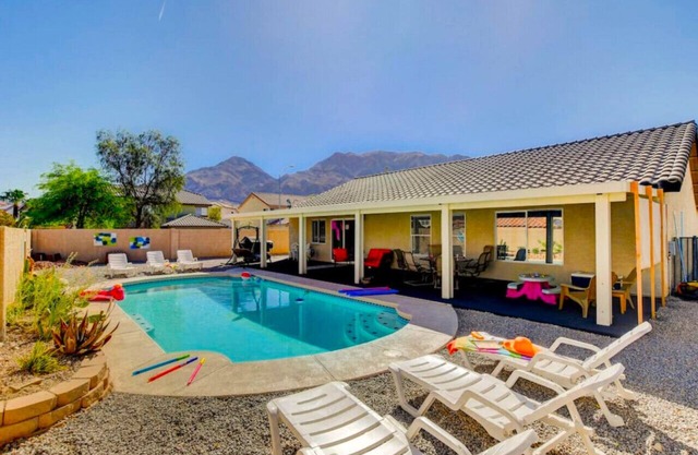 Peaceful Pool at Casa De Hollywood