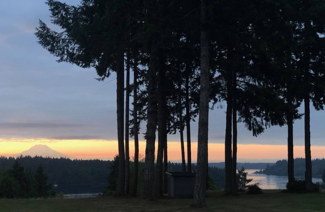 Peaceful, Tranquil Getaway Overlooking Puget Sound