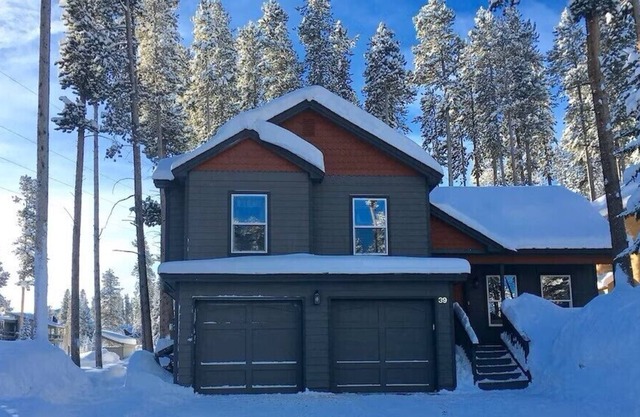 Peak 8 Convenience and Private Hot Tub