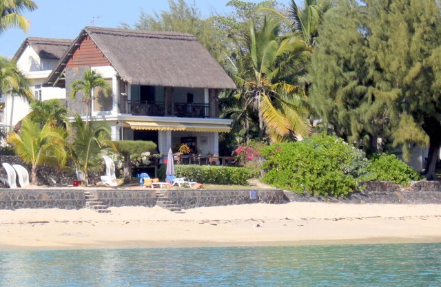 Penthouse Apartment in luxury beachfront villa