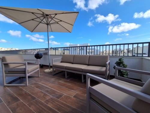 Penthouse Retreat for Couples in Historic Mosta