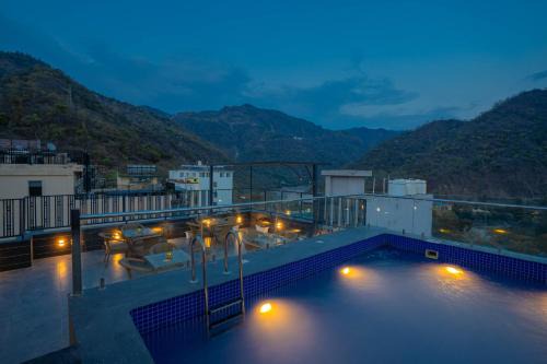 Perfectstayz Premium Laxmi Heritage with Rooftop Pool & Cafe