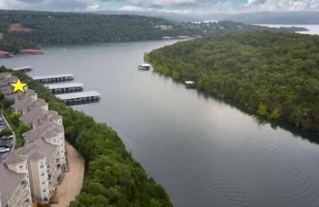 Pet-Friendly Cozy Lake Getaway – Relaxing 2BR Retreat Near Branson Fun