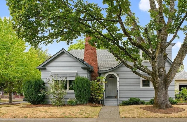 Pet friendly fully remolded 4 bedroom house close to everything in Salem.