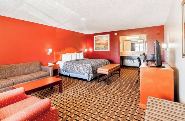 Pet-Friendly King Room with Microwave, Dining Table, and Fridge Included