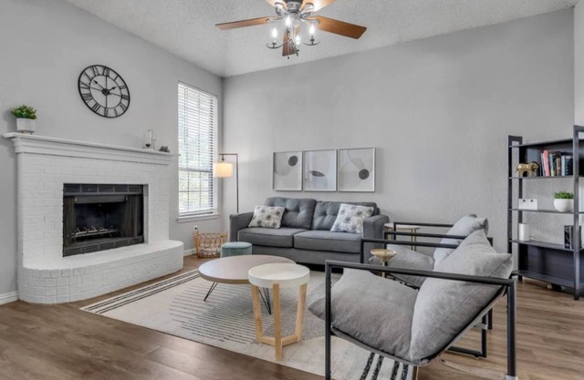 Pet Friendly Modern Home near DTFW, Arlington, HEB, and Dallas
