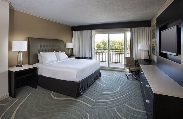 Pet-Friendly Property! Onsite Parking, Outdoor Pool Near Lakeway Country Club