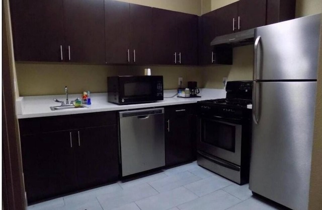 Pet Friendly Room With Parking Near Kloesel’s And Breakfast Included
