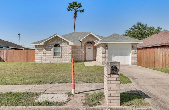Pet-Friendly San Juan Home w/Private Yard & Grill