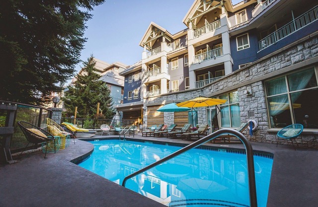 Pet-Friendly Stay + Shared Hot Tub | Ski Shuttle