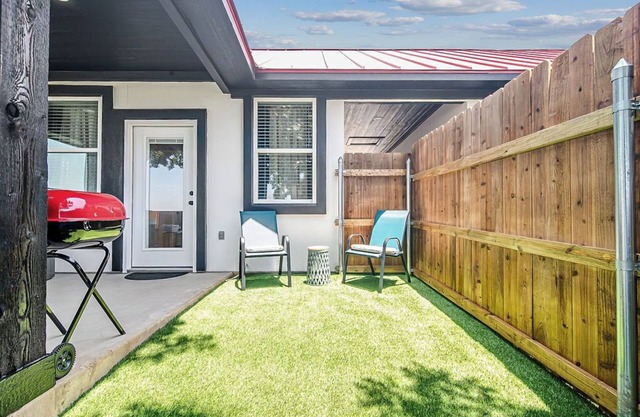 Pet Friendly W/hot-tub-six Minutes to Downtown!