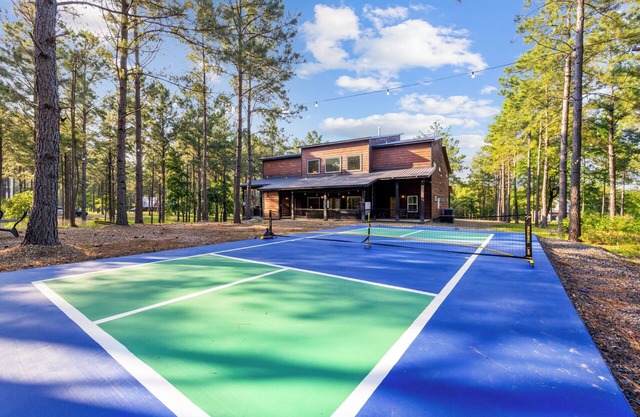 Pickleball/Bowling/MiniGolf/Sauna/7 Beds Sleeps31!